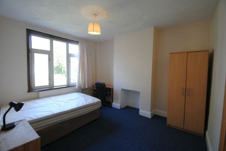 3 Bed Student house on Elmes road - Photo 2