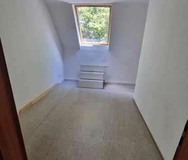 Großzügige Dachgeschosswohnung mit neuem Bad und modernem Vinylboden - Photo 6