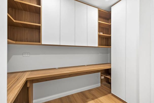 “Elevated, luxury home!” - Photo 1