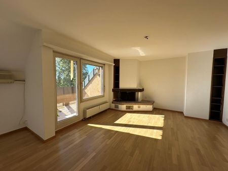 Charmante Dachwohnung mit Cheminée und sonnigem Balkon - Photo 2