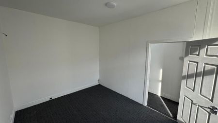 4 bedroom terraced house to rent - Photo 5