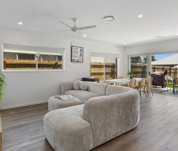 Near new 4-Bedroom Home with Pool & Luxury Features. Contact Julie ... - Photo 2