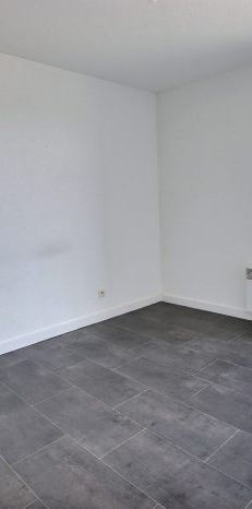 T3 DERNIER ETAGE AVEC ASCENSEUR-RESIDENCE AVEC PISICNE ET GARDIEN - Photo 1