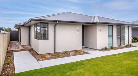 MASTERTON - 2 BEDROOMS - Photo 2