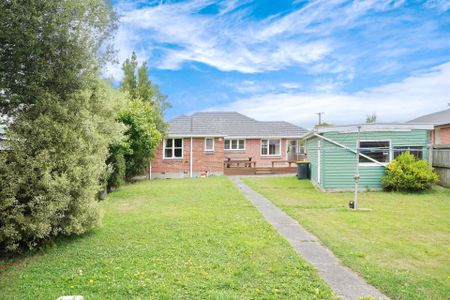 Charming 3-Bedroom Family Home in Bishopdale - Fully Fenced with Single Garage - Photo 4