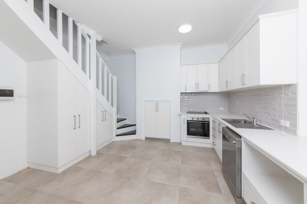 Beautiful Townhouse Conveniently Located! - Photo 1