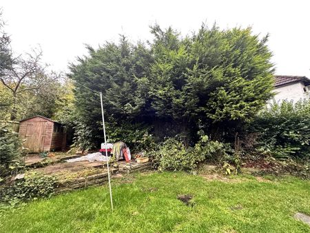 4 bedroom detached house to rent - Photo 3