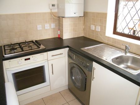 2 bedroom flat to rent - Photo 2