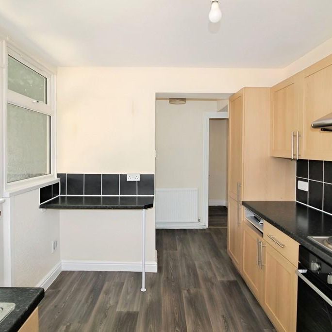 4 bedroom semi-detached house to rent - Photo 1