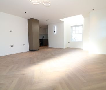 Lyons Court, Dorking, RH4 - Photo 1