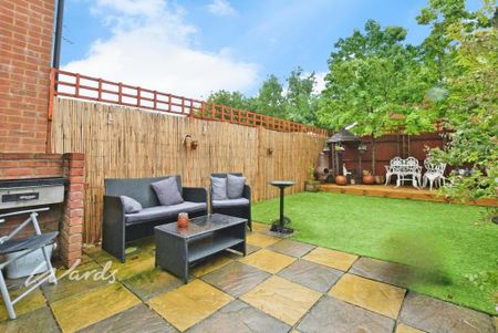 3 bedroom semi-detached house to rent - Photo 3