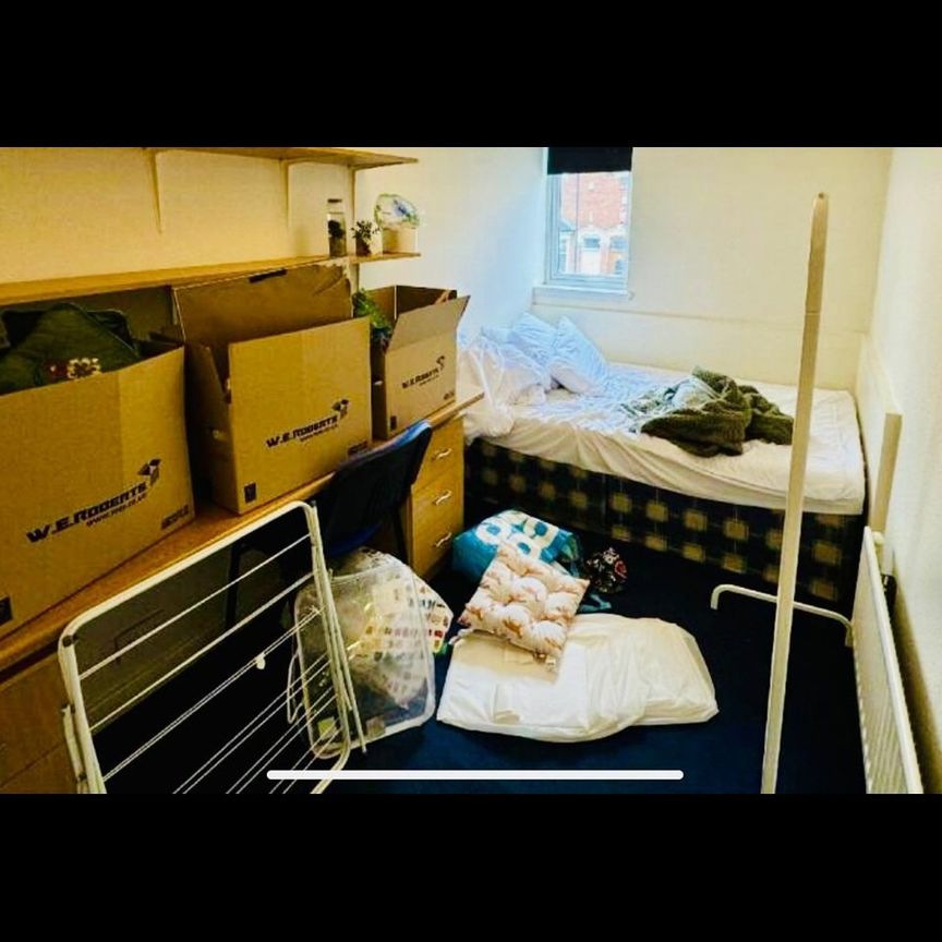 Room in a Shared House, Croydon Road, B29 - Photo 1