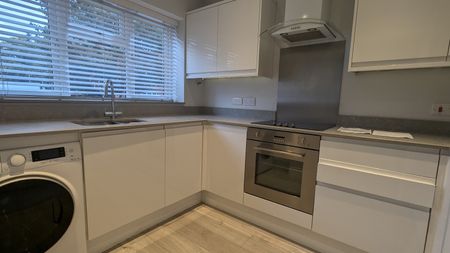 Pursers Court, Berkshire, SL2 - Photo 4