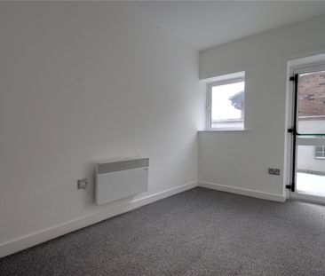 2 bed apartment to rent in Coatham Road, Redcar, TS10 - Photo 2