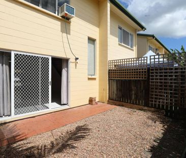Nice Townhouse - Swimming Pool - Short walk to IGA - Photo 4