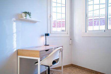 Carrer dOccident, L'Hospitalet de Llobregat, Catalonia 08903 - Photo 2