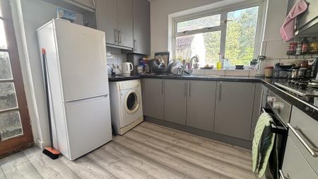 1 bedroom in a house share to rent - Photo 3