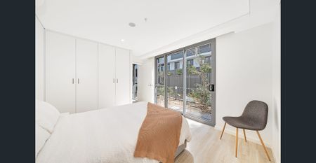 Fully Furnished Huge Ground Floor Two-Bedroom Garden Apartment - Photo 3