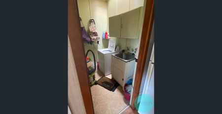 Great share house! ALL bills included / room furnished with ensuite! - Photo 3