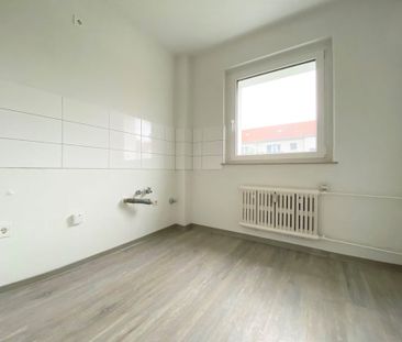 Bezugsfertige 3-Zimmer Wohnung in demnächst frisch modernisiertem G... - Foto 1