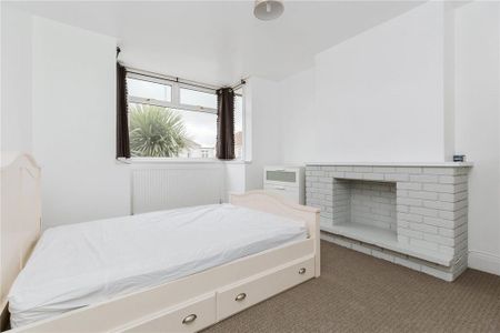 4 bedroom semi-detached house to rent - Photo 5