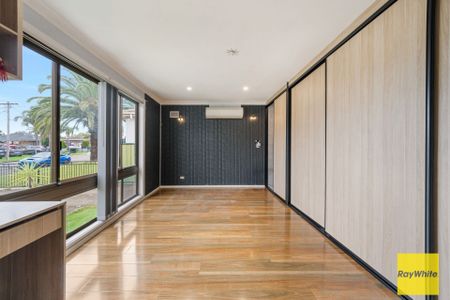 4 Bedroom Home & 2 Bedroom Sleepout!! - Photo 4