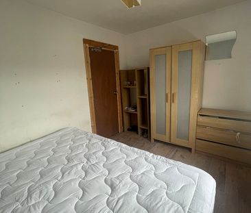 Room in a Shared House, Radcliffe Road, NG2 - Photo 3