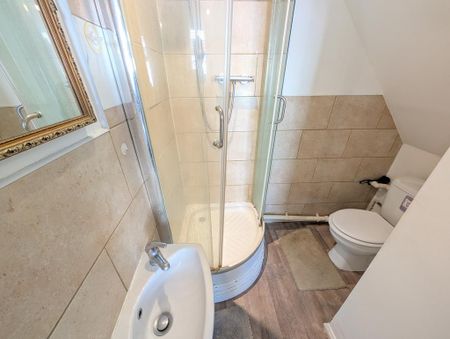 1 bedroom in a house share to rent - Photo 5