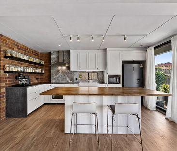 Architect-Designed 5-Bedroom Home | 7-Star Comfort, Versatile Livin... - Photo 3