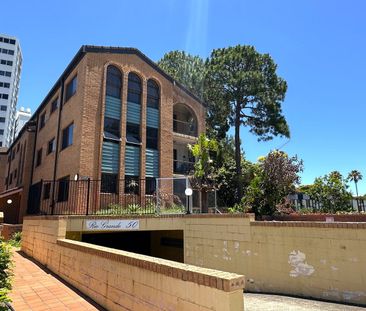 Tidy 2 Bedroom 2 Bathroom Unit In The Heart of Surfers Paradise - Photo 5