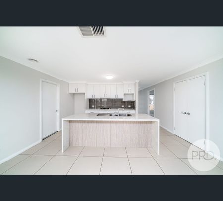 12 Hazelwood Dr, Forest Hill, NSW 2651 - Photo 2