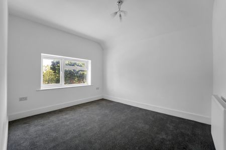 Warren Road, Uxbridge, UB10 - Photo 2