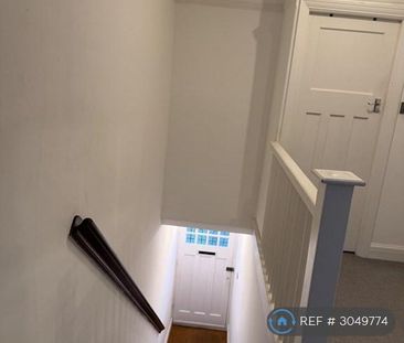 1 bedroom in a flat share to rent - Photo 6