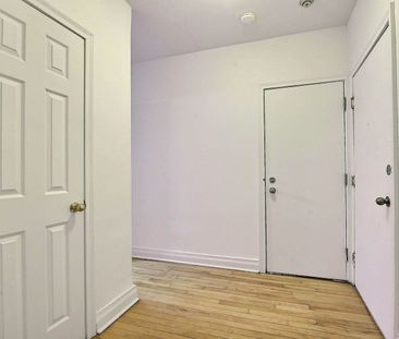 3010 Avenue Van Horne, Montréal, QC - Photo 2