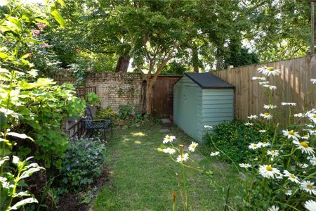 3 bedroom terraced house to rent - Photo 4