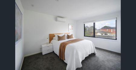 Spacious family townhouse with style and comfort - Photo 5