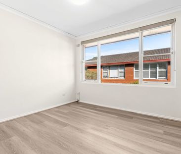 Split level two bedroom apartment - Photo 1