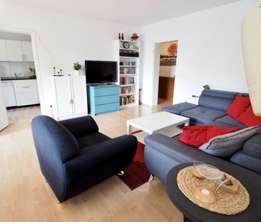 Hochheim, schicke Zweizimmerwohnung mit Balkon und Einbauküche - Photo 1