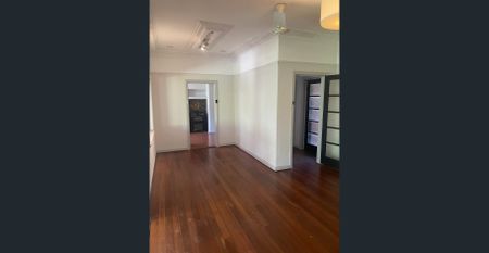 Charming 3x1 Home in Applecross - Just Streets From the River! - Photo 2