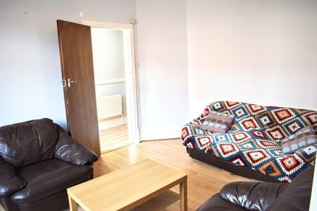 4 bedroom end of terrace house to rent - Photo 4