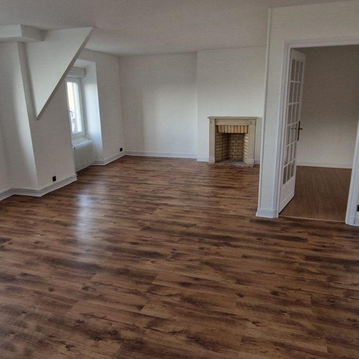 APPARTEMENT / Place Hôtel de Ville - Photo 1