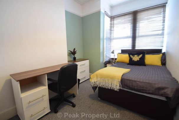 1 bedroom in a house share to rent - Photo 1