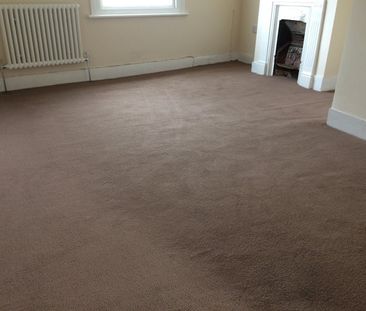 2 Bed Terraced House, Clarendon Road, SW19 - Photo 4