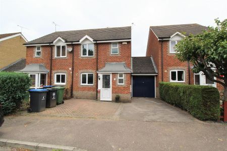 3 bedroom semi-detached house to rent - Photo 2