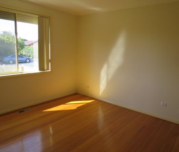 1/17 Golf Links Avenue, Oakleigh VIC 3166 - House For Rent | Domain - Photo 3