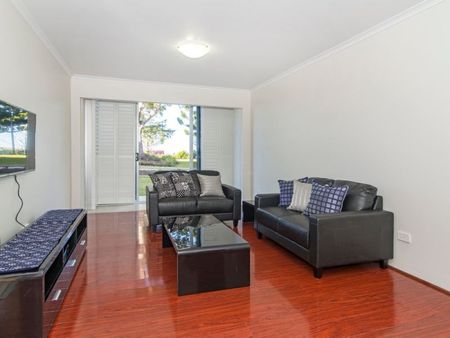 2/33-35 Tourist Road, East Toowoomba - Photo 2