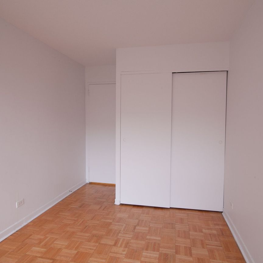 1975 Maisonneuve Blvd West - Photo 1