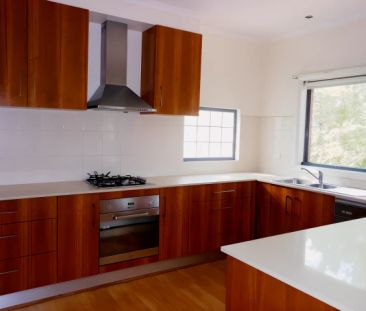 4 Bed, 2 Bath - Photo 5