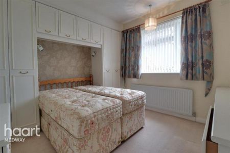 3 bedroom semi-detached house to rent - Photo 4