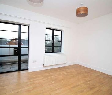 Salisbury Square, Hatfield, Hertfordshire, AL9 - Photo 6